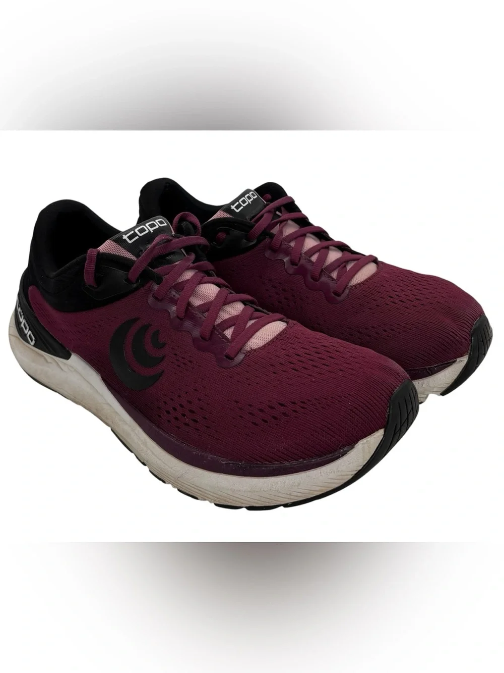 Topo Ultrafly 4 Women's Size 9.5 Running Shoes Wine Black